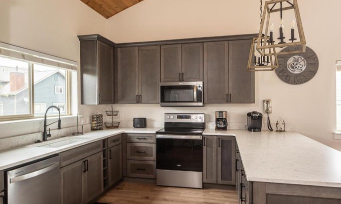 Big Sky House | Firelight Chalet 106 Candlelight Meadows
