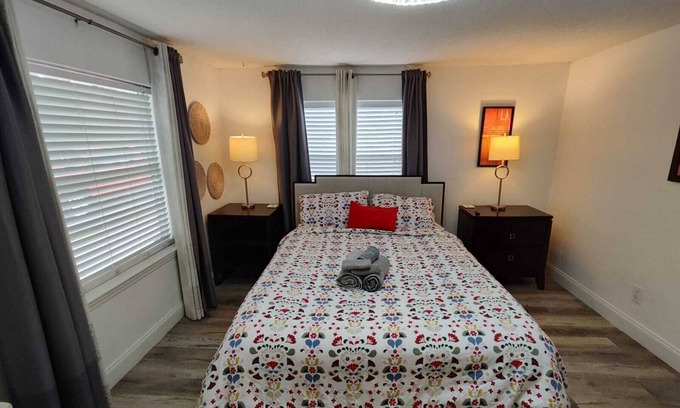 Orlando Apartment | First-Class Crash Pad! studio apartment, close to UCF.