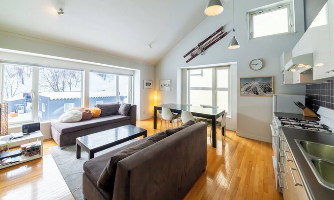 Hirafu Apartment | First Tracks
