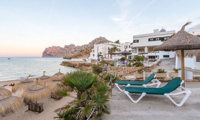 Cala San Vicente Ski Chalet | Fish 2 last minute offer by Home villas 360