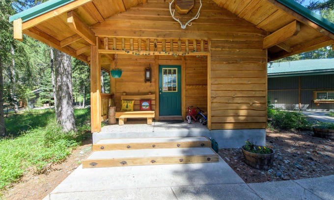 Eureka Cabin | Fishing Cabin in the Woods