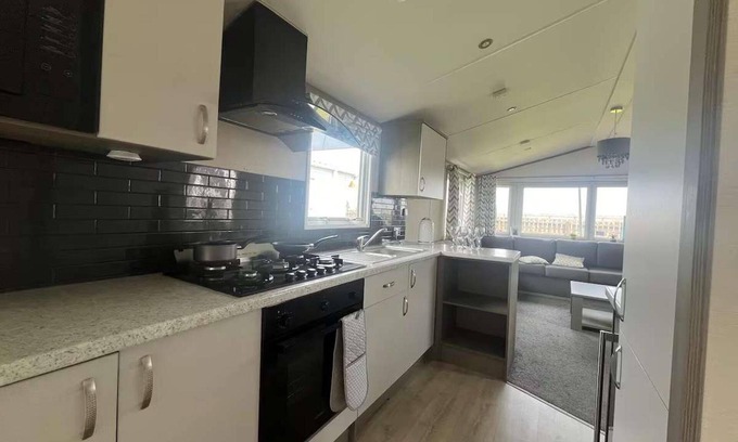 Rhyl Cabin | Flagshipsite-caravan-sleeps7-fast Internet