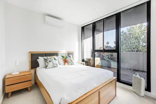 West Melbourne Apartment | Flagstaff Stanley - Experience Cityscape Simplicity