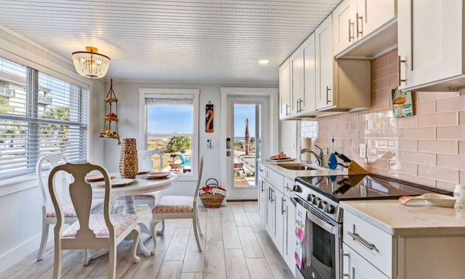 Fernandina Beach Apartment | Flamingo Loft | Charming Oceanfront Loft | Multiple Decks | Private Beach Access
