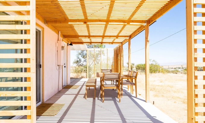 Yucca Valley House | 🌵Flamingo Ranch With a Dreamy Desert Design & Hot Tub🌵
