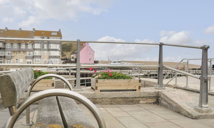 West Bay Cottage | Flat 30