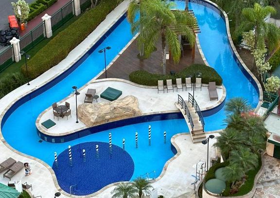 Barra da Tijuca Apartment | Flat com Vista Panorâmica -15- na Barra da Tijuca - Estacionamento Gratuito - Frigobar - Ar condicionado - Piscina - Academia - Balsa para Praia Grátis - Varanda - Vista Parcial Mar e Lagoa