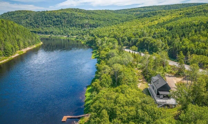 Mauricie Ski Chalet | Flodhaus | river front | spa | sauna