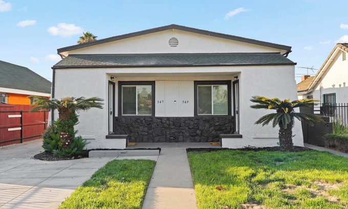 Lynwood House | Florence LA - 5 miles away from SOFI