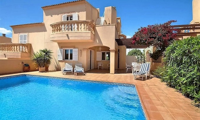 Cala Mandia House | For spontaneous travelers: vacation home close to the beach with pool, WLAN and air conditioning