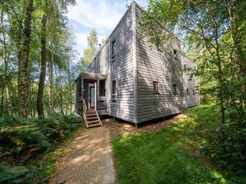 Maubray House | Forest Mansion Retreat