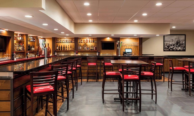 Milwaukee Hotel | Four Points by Sheraton Milwaukee Airport