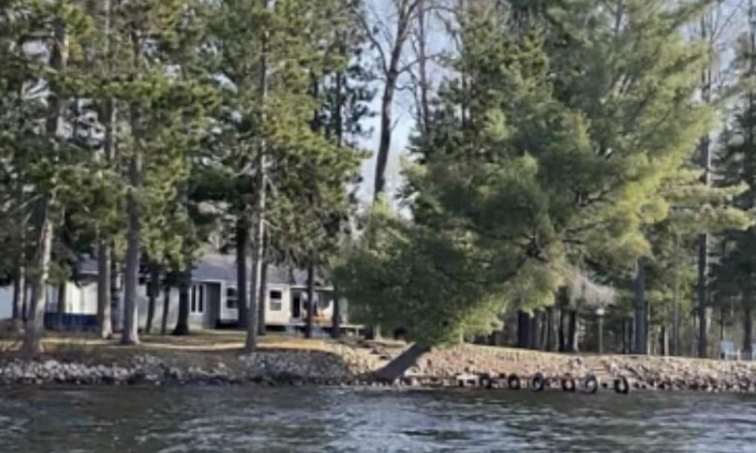 Madawaska Valley House | Four season property on Bark Lake and OFSC 156