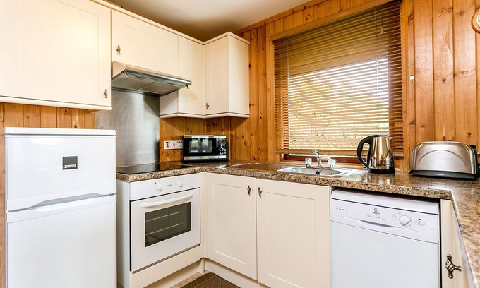 Minehead Cabin | Four star Lodge with two bedrooms, fabulous views yet close to pubs and beach