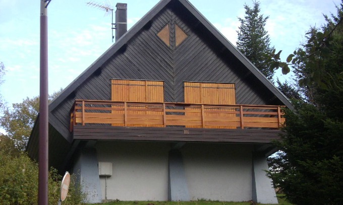 Besse-et-Saint-Anastaise Ski Chalet | Typical chalet near resort center with private parking