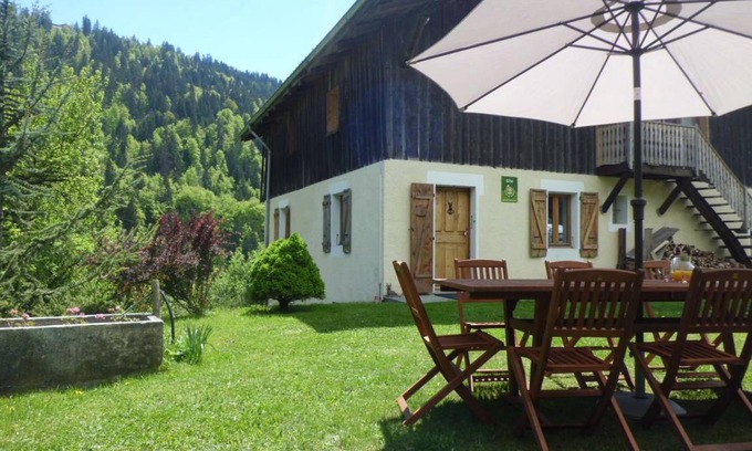 Saint-Nicolas-la-Chapelle House | 109 m² Gîte ∙ 4 bedrooms ∙ 6 guests