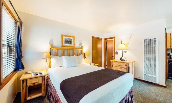 Tahoe Vista Hotel | Franciscan Lakeside Lodge Studio