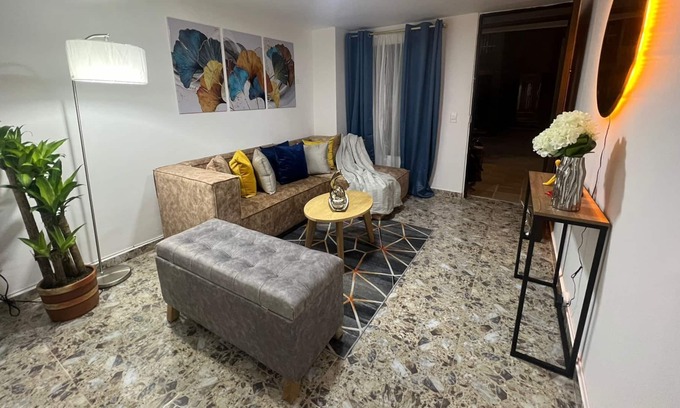 Santa Fe Apartment | Free airport pickup, BBQ, patio, and gym 1 block away