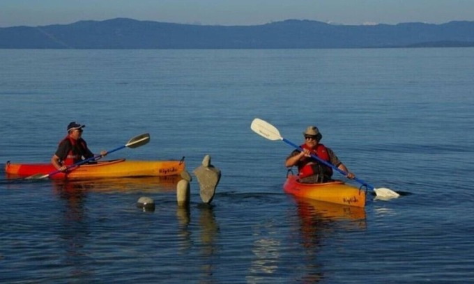 Regional District of Nanaimo Resort | FREE kIds kayak included with Beachfront 2bdrm Hot tub, bonfires, oysters/clams