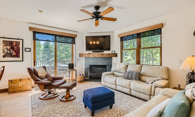 The Highlands House | Free SkyCard Act - Ski Resort Views, Private Hot Tub- Highland Greens Spruce