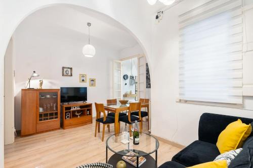 La Sagrada Familia Apartment | Fridays Flats Whisper-quiet Near Sagrada's Heart