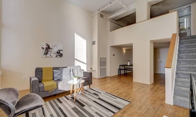 Gayborhood Apartment | Frontdesk | Sunny 1 BR in Washington Square West
