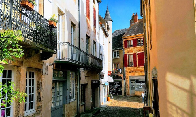 Saint-Gengoux-le-National House | Fully renovated townhouse in St Gengoux's Old Quarter
