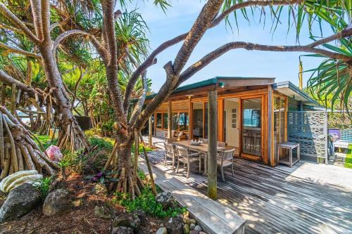 Byron Bay House | Fuller Holidays - Belongil Beachside Cottage