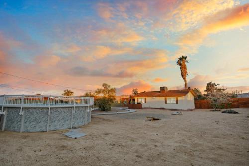 Joshua Tree House | Fully Fenced Hot Tub Pool Grill