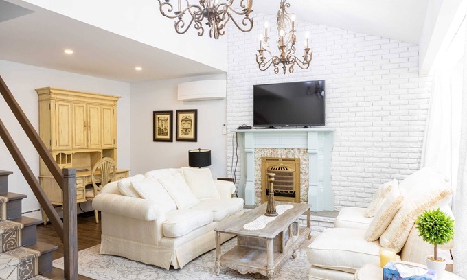 Burlington House | Fully Private 3 bdrm Suite The Winchester