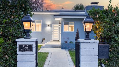 Sherman Oaks House | Fulton Buyout by AvantStay Sherman Oaks Estate View