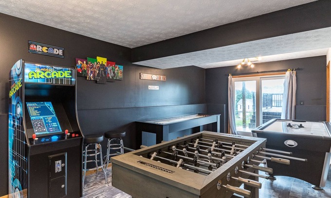Dry Ridge House | Fun 3 Bedroom Home with Gameroom near Ark!