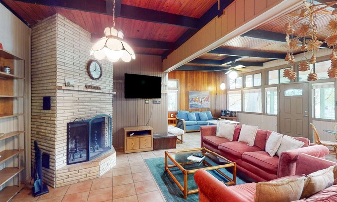 McQueeney House | Funshine | Riverfront house in Mc Queeney with guest house, river views, grill