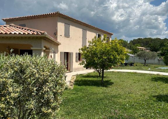 Malemort-du-Comtat House | Gîte au pied du Mont Ventoux