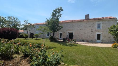 Doix-les-Fontaines House | Gîte Les Bougrines - Marais