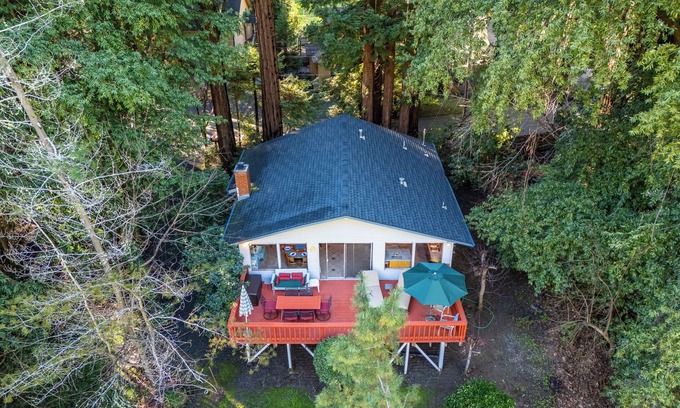 Sebastopol House | G's RiverView~Easygoing Cabin Getaway w/River views Near Golf WiFi/Open Space