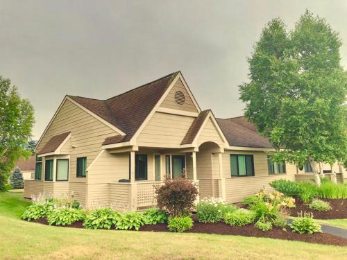 Bretton Woods Villa | G4 Modern home with AC within walking distance of golf course and Mt Washington Hotel