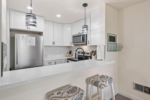 Townsite Apartment | G6 - Answered Prayers Cottage