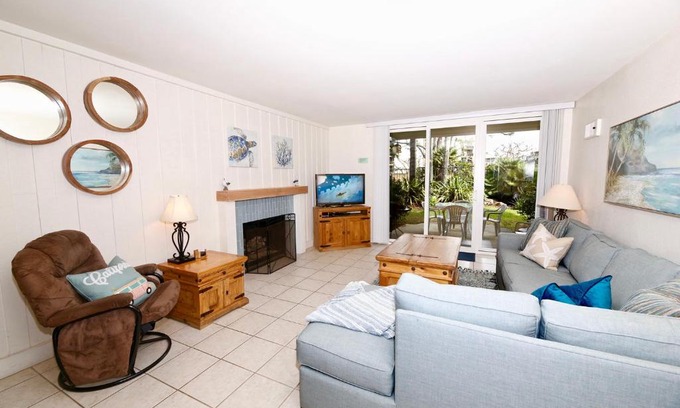 Townsite House | G7 - Cozy Beach Cottage