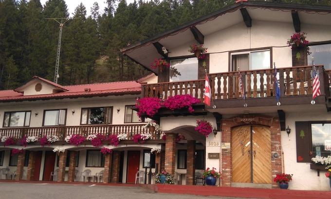 East Kootenay Hotel | Gables Motel