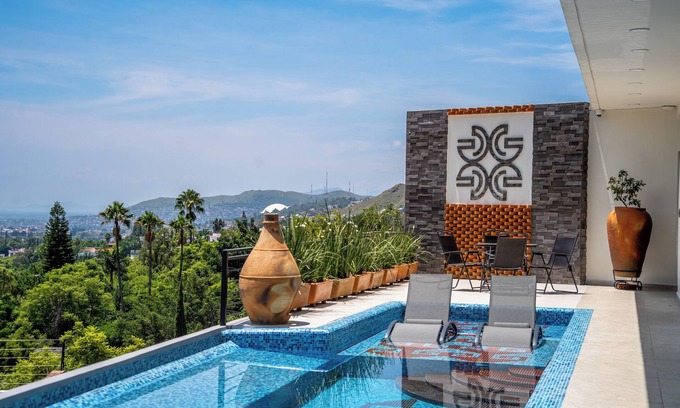San Felipe del Agua Hotel | Galerias Oaxaca Suites