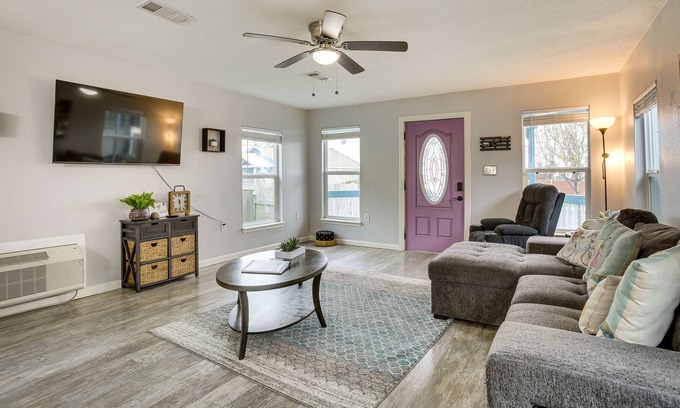 Galveston Cottage | Galveston Cottage ~ 1 Mi to Beach: Pet Friendly!
