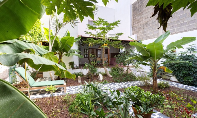 Garachico Ski Chalet | Garachico Center Secret Garden