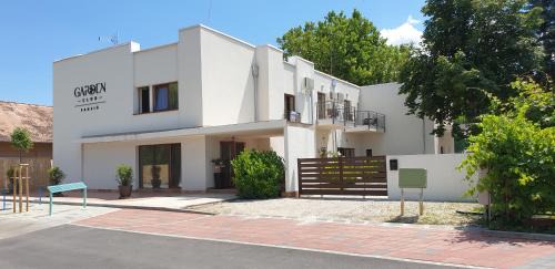 Balatonmariafurdo Bed & Breakfast | Garden Club Panzió