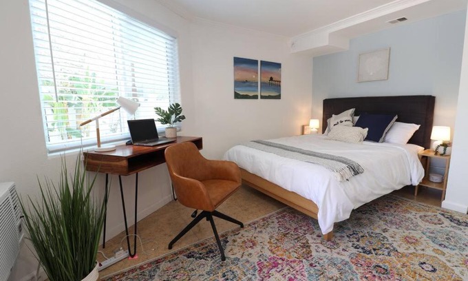 El Camino Village House | Garden Suite - 10 mins to Beach and LAX