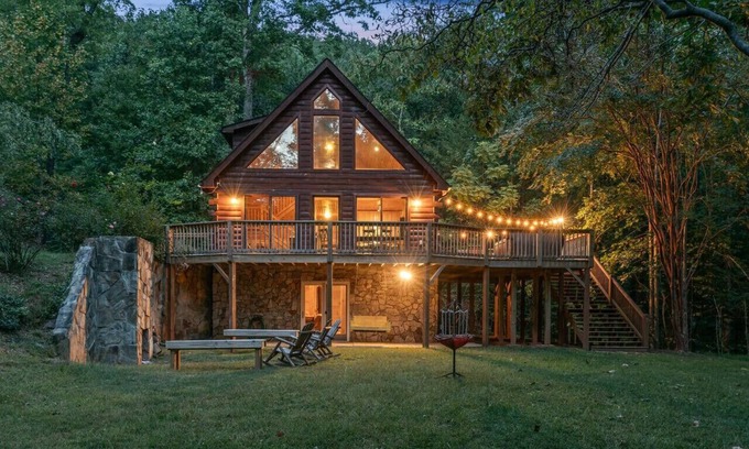 Marion Cabin | Gated Community Log Cabin 45 minutes to Asheville Hot Tub and Outdoor Fireplace