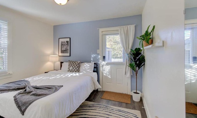 Midtown Apartment | Gated Midtown Cottage with Perfect Location!