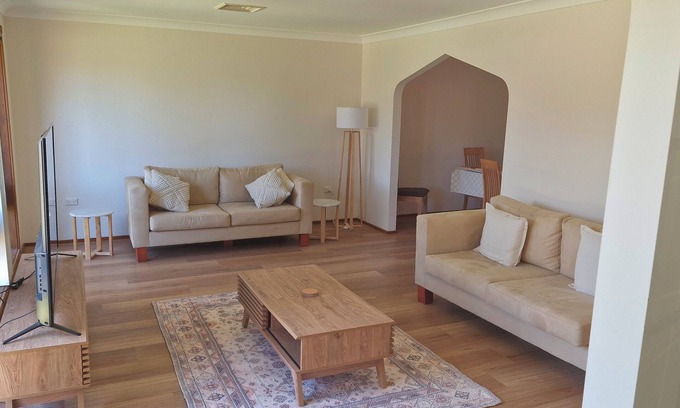 Bomaderry House | Gateway to Shoalhaven. Spring special is now available.