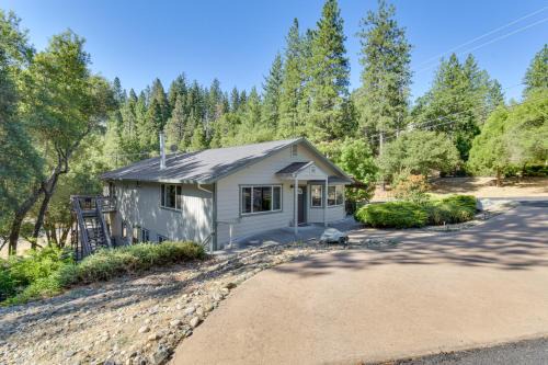 Groveland House | Gateway to Yosemite Group-Friendly Groveland Home