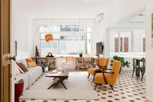 Gemmayzeh Apartment | Gemmayzeh Retro Glam 2BR Apt